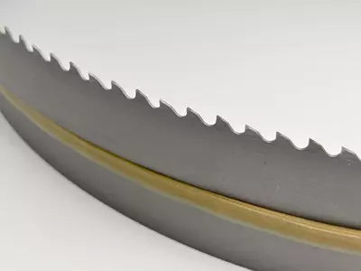 10573
